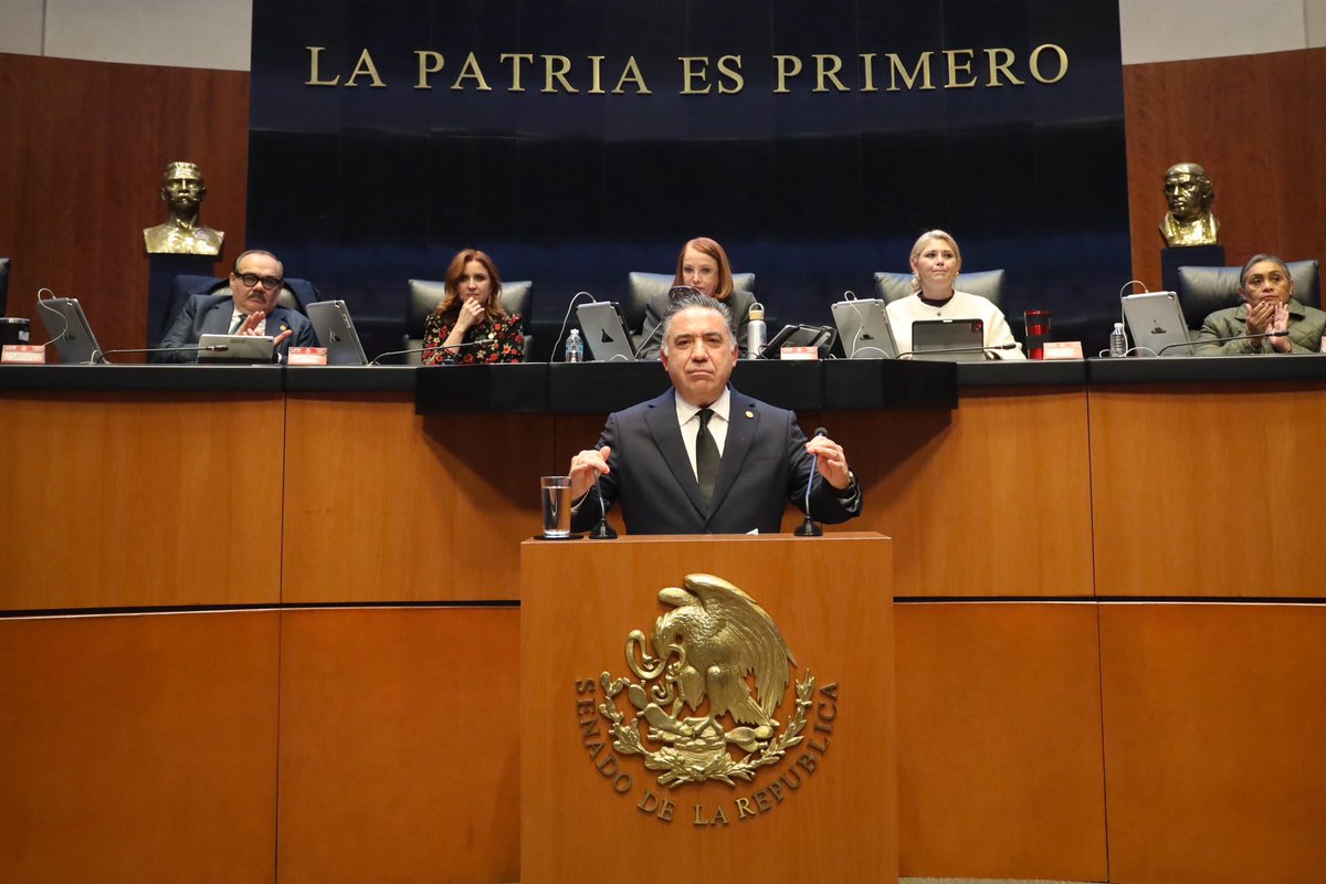 Salvaguardando el interés nacional, la Mayoría del Pueblo aceptamos y aprobamos la renuncia de Alejandro Gertz Manero a la Fiscalía General de la República.

Además, con apego total a la Constitución, emitimos la convocatoria para elegir en los próximos días a la persona titular