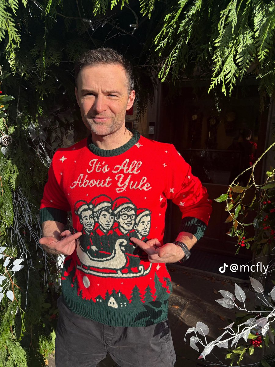 mcflywonderland's tweet image. Alguém (Danny) esqueceu de enviar as fotos 🤫

| McFLY via Tiktok