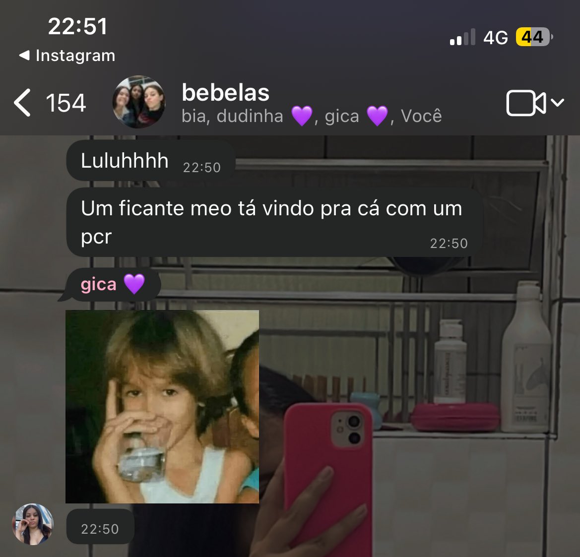 thinkspc's tweet image. giselly além de invadir minha casa ainda faz a boa do 4 é par kkkkkkkkkkk