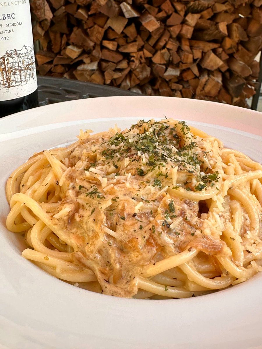 "Weekend Pasta Dinner Special"  Bucatini loaded with caramelized onions, a kick of chile oil, and a snowfall of Parmigiano Reggiano.
Chef Brando is running the pasta game in OKC—don’t miss this drop.
#TripleD #DDD #OKC #Pizza #Pasta #OKCFoodie #ItalianFood #Bucatini