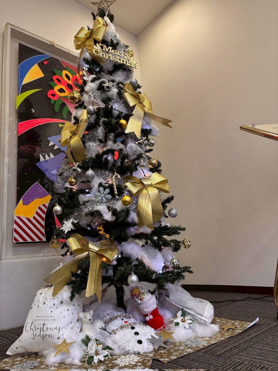 grandsauna_h's tweet image. 気温も下がってきてだんだんと冬の季節になってきましたね❄

平和大通りでドリミネーションも始まりましたが、当店フロントも煌びやかになりました✨

寒い季節でも温かい笑顔で皆さまをお待ちしております☃️

#冬 #クリスマス #飾り付け #サンタ #サウナ  #GSH #明日はアウフグースイベント