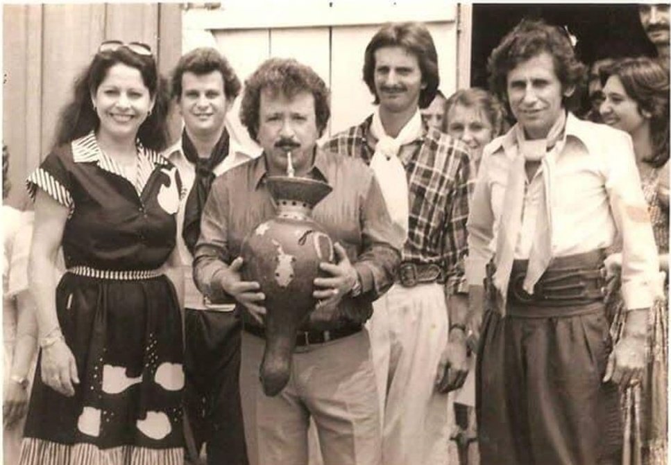 Rondoniabased's tweet image. 📸🧉Cantor e ícone gaúcho, Teixeirinha em Vilhena na década de 70:
