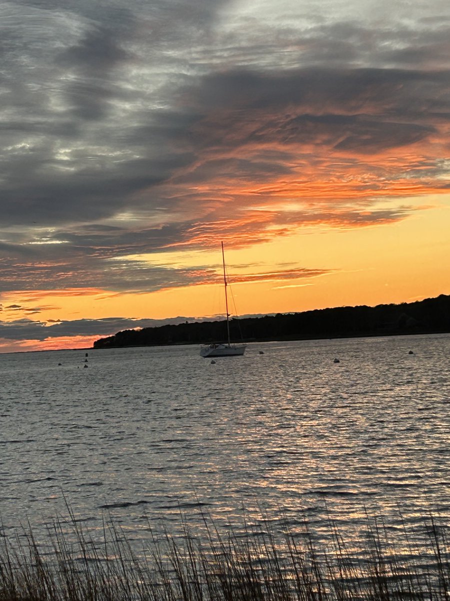 C4meEvans's tweet image. What a great way to end Thanksgiving with a walk to Barlows Landing Beach in Pocasset, MA. Thankful for vistas like these. #capecod #thanksgiving #sunset #nature #massachusetts