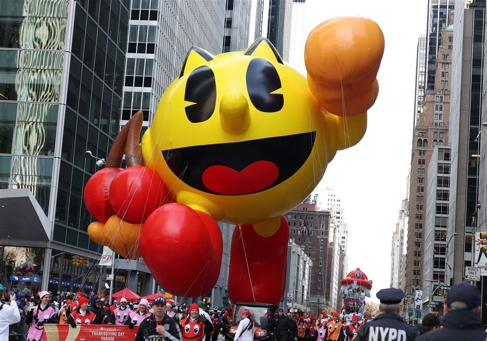 Finally the rest of you can see what I always see when I glance skyward - the blessed giant open-mouthed golden orb of hunger, consumer of the azure dead - hovering over us, ever-moving yet ever-mazebound.  Happy Thanksgiving.