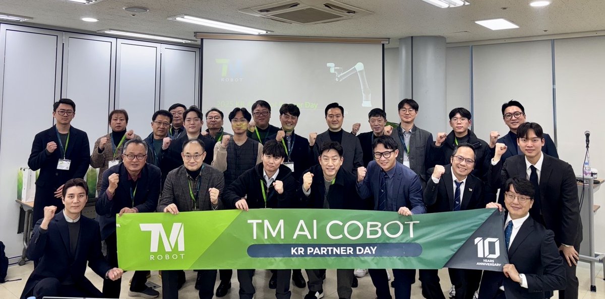 techmanrobot's tweet image. The 1st Partner Day in South Korea🎉 

We are excited about what we have accomplished together and can&apos;t wait to see what we achieve in the future🎯✨ 

#TM #tmrobot #techmanrobot #AI #TMAICOBOT #cobot #seminar #techmanrobotampartnerday
