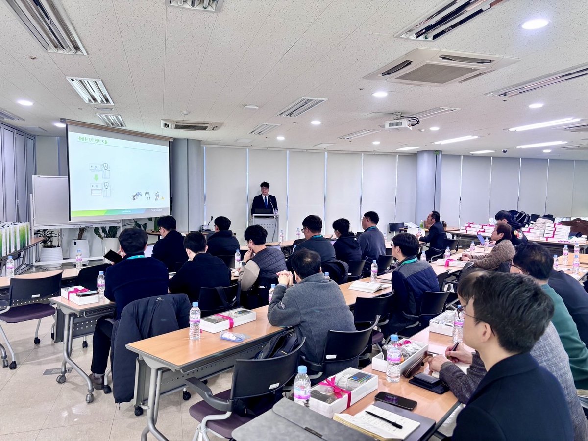 techmanrobot's tweet image. The 1st Partner Day in South Korea🎉 

We are excited about what we have accomplished together and can&apos;t wait to see what we achieve in the future🎯✨ 

#TM #tmrobot #techmanrobot #AI #TMAICOBOT #cobot #seminar #techmanrobotampartnerday
