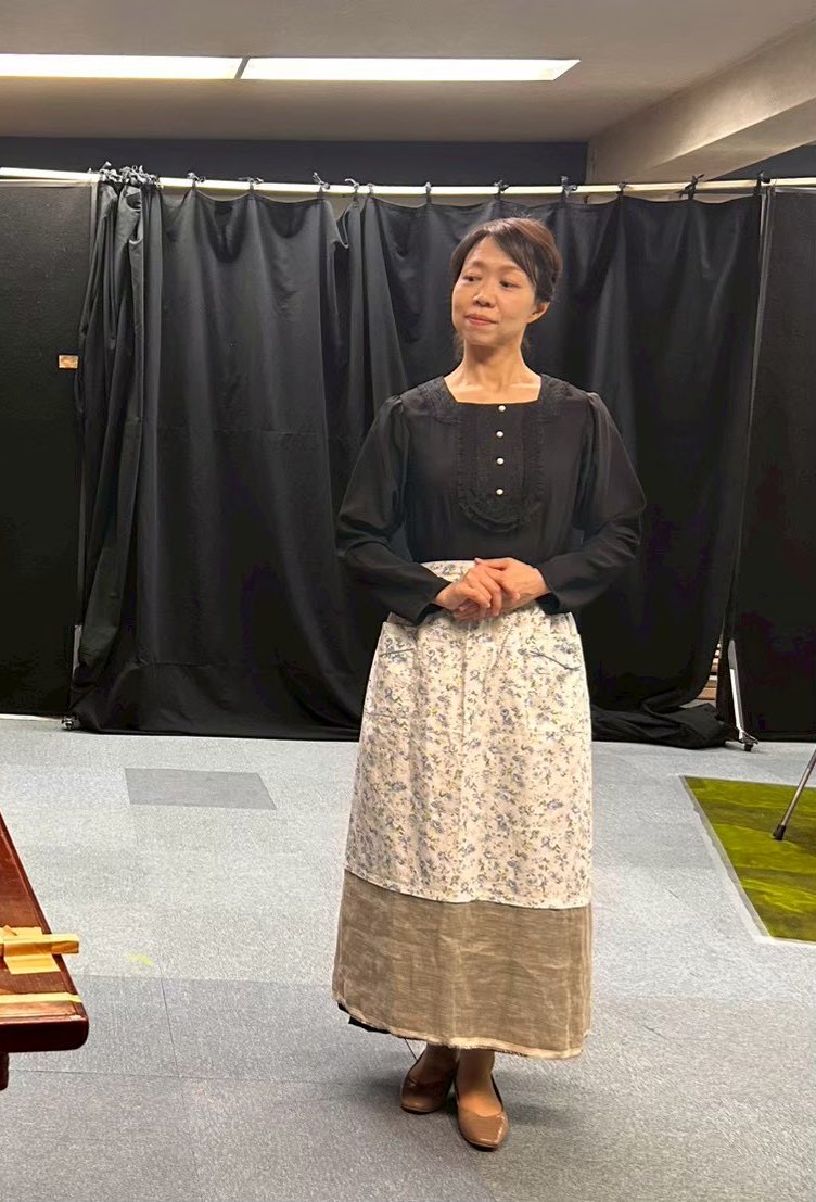 kangeitaro's tweet photo. 「病は気から」いよいよ本番！
開演まで7時間切ったよ〜！✨🥹

アルガン家の召使、トワネット🛎️🧹
彼女がこの家で見たものは…？

#永井敦子 
#かんげい病は気から #関西芸術座
#病は気から
#ＡＢＣホール https://t.co/055kelTejZ