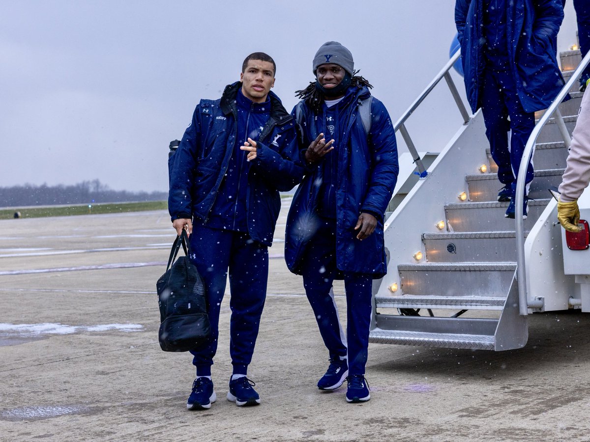 yalefootball's tweet image. Touchdown in Youngstown 🛬 

#Team152
