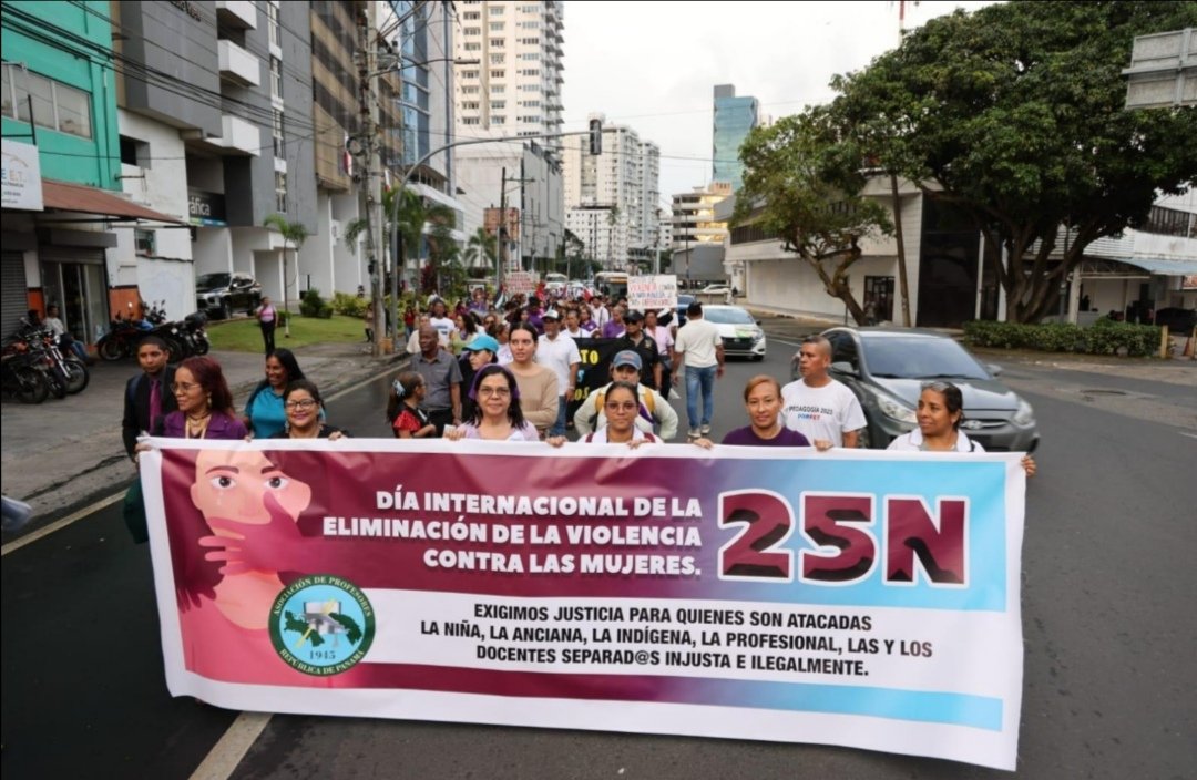 Panamá alza la voz: mujeres marchan contra la violencia y la injusticia 

Ver aquí: 
radiotemblor.org/panama-alza-la…

Comparte y apoya a los medios independientes: Radio Temblor 🇵🇦

#25deNoviembre #25N #DíaInternacionalDeLaNoViolenciaContraLasMujeres #Latinoamérica #Mujeres #Marcha