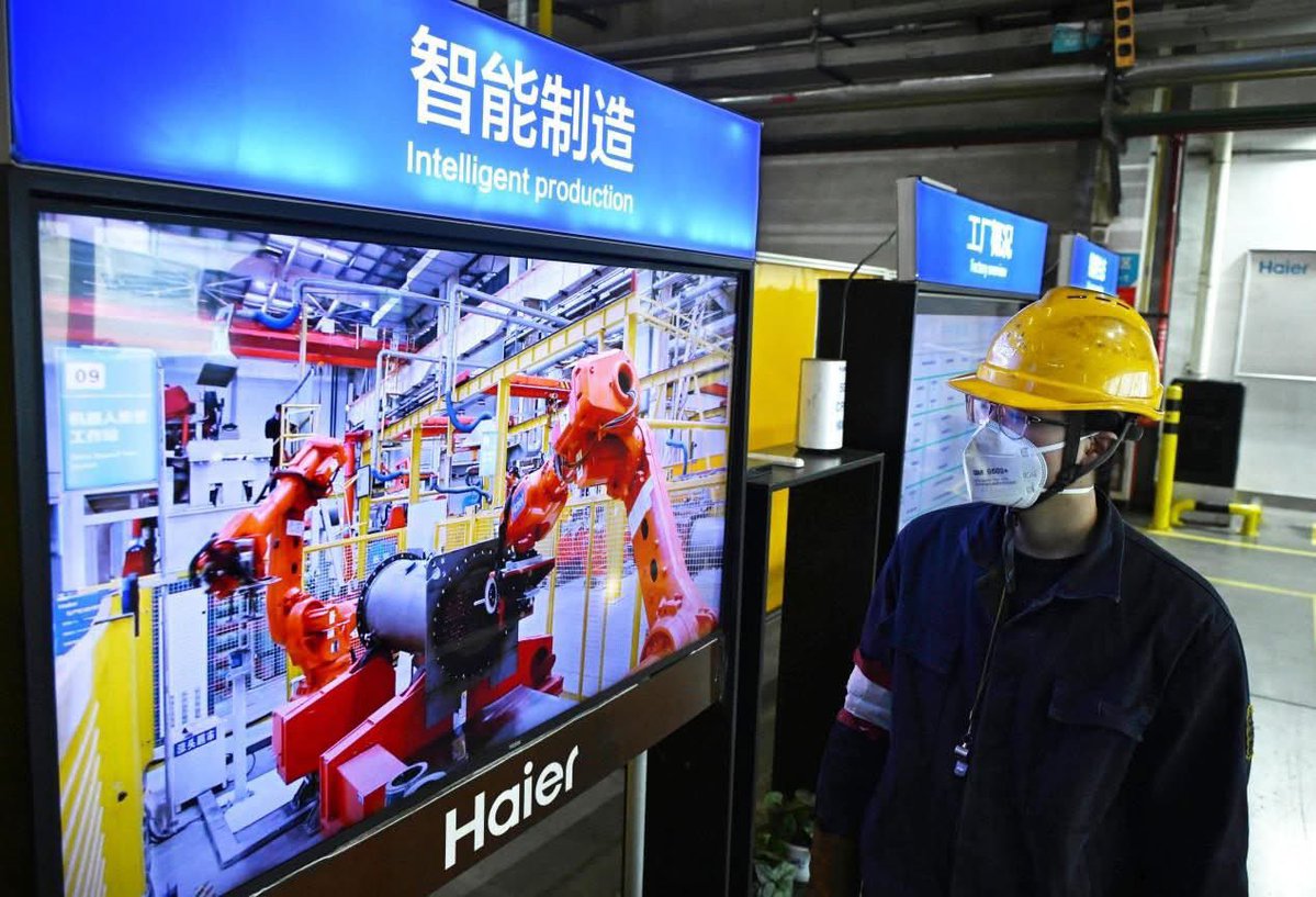 ShanghaiEye's tweet image. 🤖 #MIIT announces #China has built 7,000+ advanced smart factories, becoming the world’s largest intelligent manufacturing application base! 🇨🇳 #ChinaInside #SmartManufacturing #TechInnovation #ChinaTech