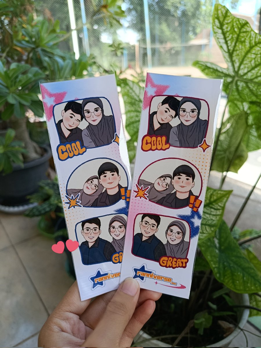 Halooo gusy, kalau aku jual digital ilustrasi photostrip 35k/2 strips dengan gambar yang sama kayak gini, apa harganya dah pas? Udah di print juga jadi bentuknya bukan softfile