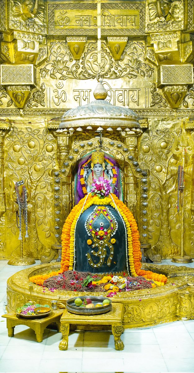 Somnath_Temple's tweet image. श्री सोमनाथ महादेव मंदिर,
प्रथम ज्योतिर्लिंग - गुजरात (सौराष्ट्र)
दिनांकः 28 नवम्बर  2025, मार्गशीर्ष शुक्ल अष्टमी - शुक्रवार
प्रातः श्रृंगार
11256475
#somnath #mahadev #shivji
#bhakti #somnathlivedarshan #SomnathTempleOfficial