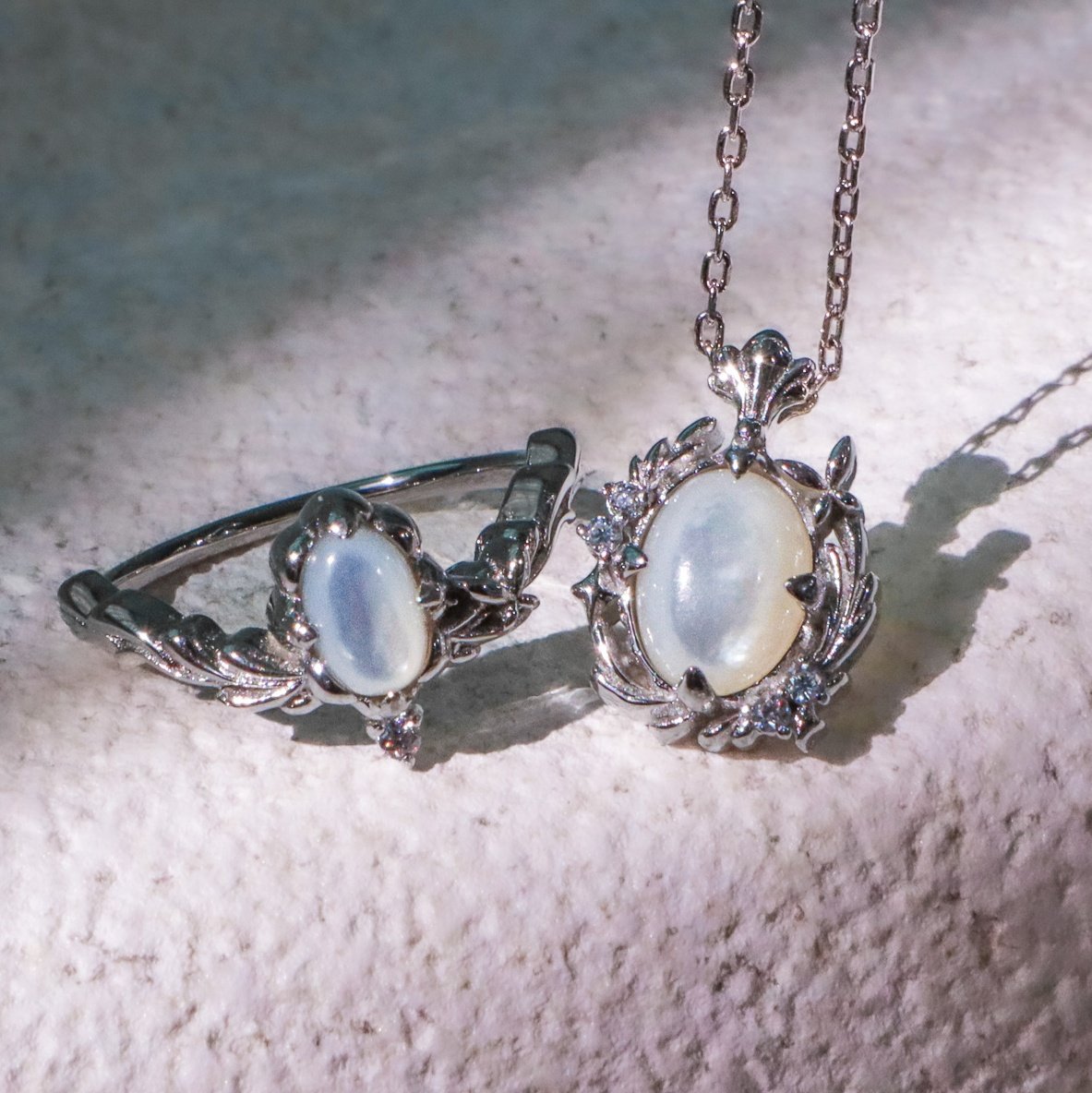 erta_jewelry's tweet image. [#RT #rt이벤트]
🦋rt+팔로워 한 분께 아래 제품을 제작해드려요!

✨️깊은 숲 속,반짝이는 조각 위에서 모습을 드러낸
&quot;나비 정령 주얼리 세트&quot;❣️
텀블벅 프로젝트에 공개 되었습니다!🍃

관심 있으시다면 알림신청도 부탁드려요🥺✨️
airbridge.tumblbug.com/9x9aiw