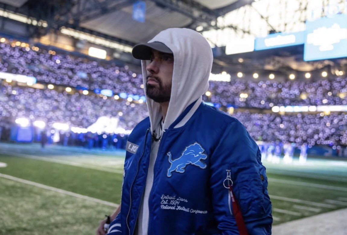 TheSIimShadyLP's tweet photo. Eminem, (2025).
📸: Jeremy Deputat https://t.co/MTUpnAHjQw