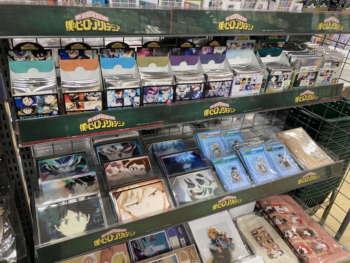 グッズ入荷情報】 「缶バッジコレクション」「アクリルキーホルダー