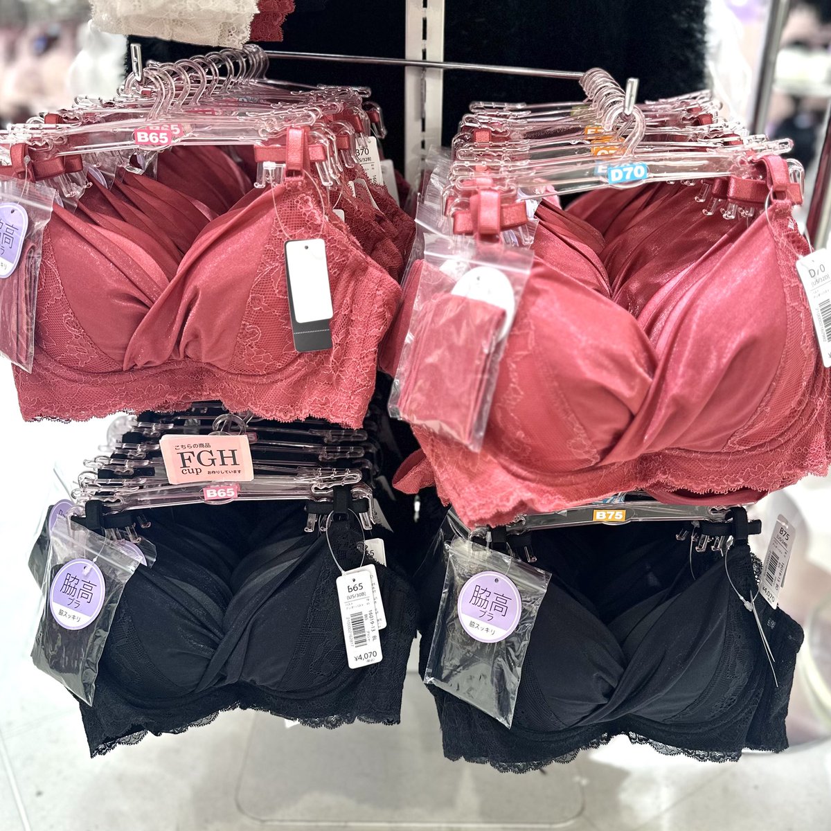 SHIBUYA109NET's tweet image. エメフィールの新作下着、
付属のリボンでアレンジできちゃうの天才すぎない？🎀*.+゜

キラキラのラメがホリデーシーズンにぴったり.ᐟ.ᐟ🎄🎁🤍

✔︎︎︎︎ B1F MITSUMARU aimerfeel PLATINUM

@aimerfeel