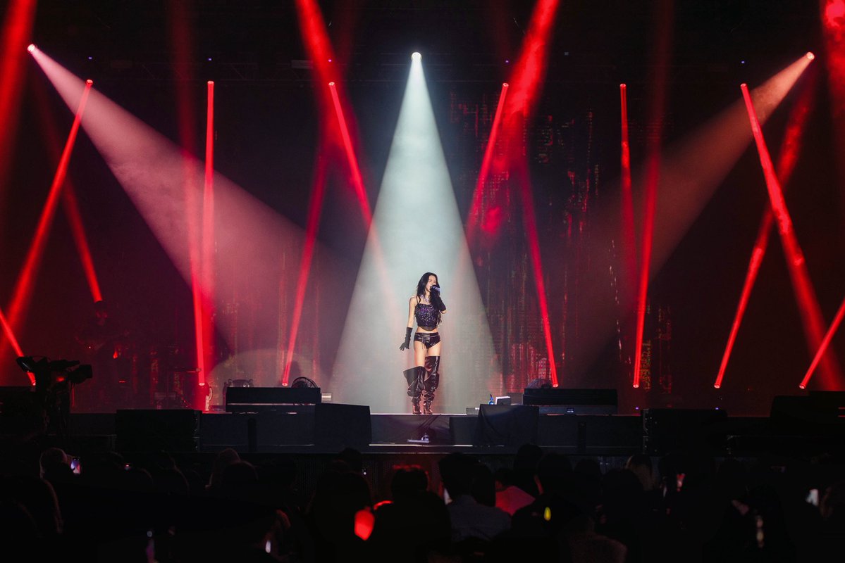 DragonKazoo77's tweet image. 251122 Solar at Solaris concert in Singapore — Photos by MY K-POP WIRE (1)

🔗instagram.com/mykpopwire/p/D…

#Solaris #SOLAR #솔라 #MAMAMOO #마마무