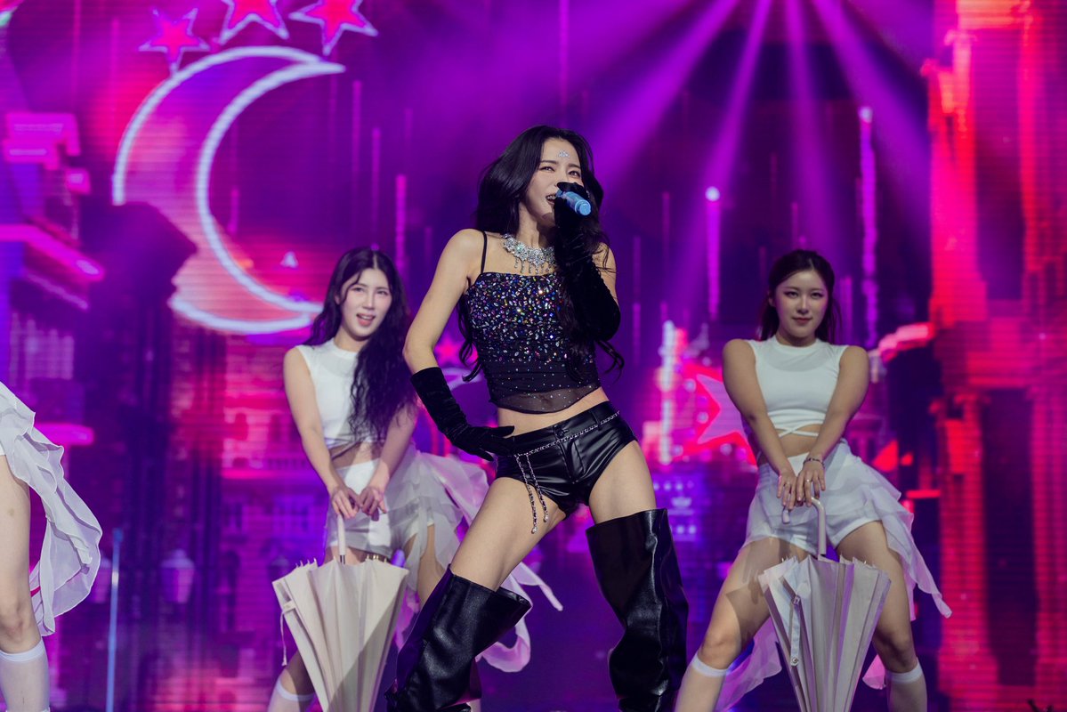 DragonKazoo77's tweet image. 251122 Solar at Solaris concert in Singapore — Photos by MY K-POP WIRE (1)

🔗instagram.com/mykpopwire/p/D…

#Solaris #SOLAR #솔라 #MAMAMOO #마마무