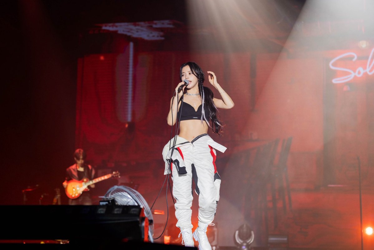 DragonKazoo77's tweet image. 251122 Solar at Solaris concert in Singapore — Photos by MY K-POP WIRE (2)

🔗instagram.com/mykpopwire/p/D…

#Solaris #SOLAR #솔라 #MAMAMOO #마마무