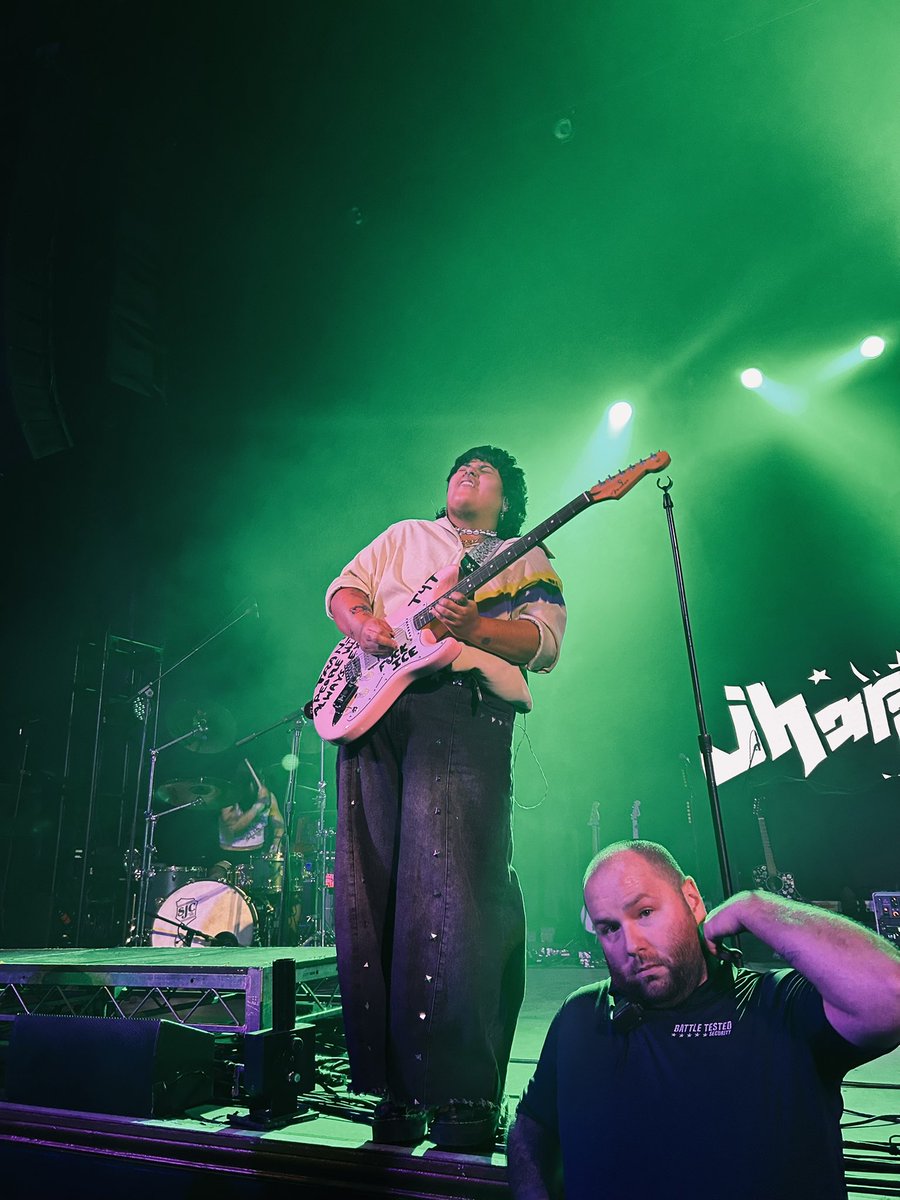 ADRIS_TANTRUM's tweet image. sending some love to the coolest mf guitarist EVER. i luv you @avatareden