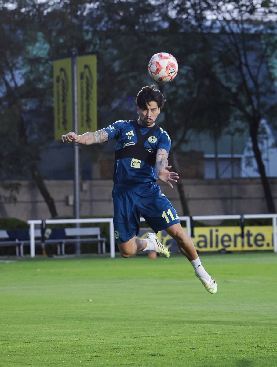 davsilc's tweet image. Ayer Dávila dejó buenas sensaciones en los pocos minutos que tuvo,fue el que más generó.
Si no está Henry aún (que es lo más probable),ojalá el chileno inicie el sábado.
Prefiero verlo a él,que al búfalo o Zúñiga.