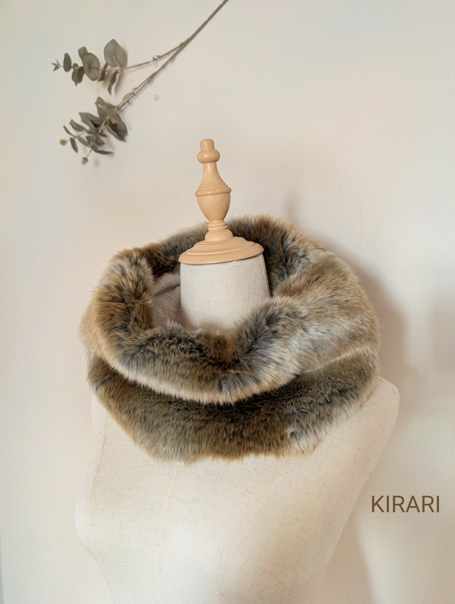 いつもありがとうございます✨
キャメルのグラデーションが奥深い初ファーです🤭

【小顔効果◎】品ある上質ファーのボリュームスヌード｜ヨーロピアンチンチラ キャメル 国産エコファー 冬ギフトふわとろ】
 Creema
 creema.jp/item/20140581/… <a href="/Creema_jp/">Creema(クリーマ）</a>

#小顔効果
#ふわふわ
#手触りしっとり滑らか