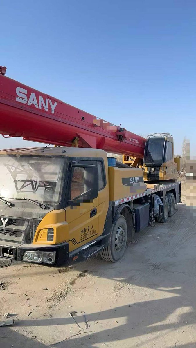 gaoxin992's tweet image. 2021 year Sany 25 ton Truck Crane for sale: Type STC250C5-2, 43.5 meter mainboom, 8 meter jib, original version, original paint, no accidents, price $49000.
More info:en.dindang168.com/g/102199
#cranemachine #truckcrane #Sany #25ton #2021
