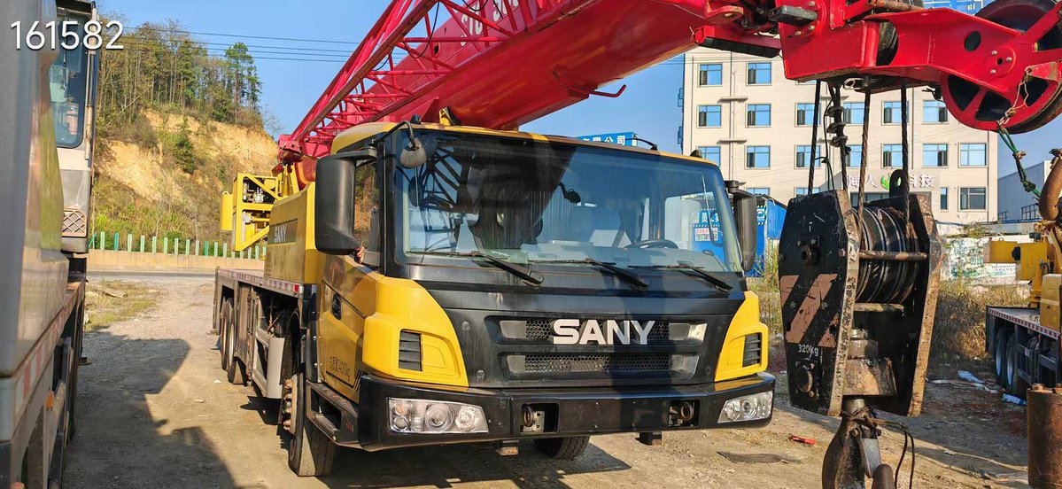 gaoxin992's tweet image. 2021 year Sany 25 ton Truck Crane for sale: Type STC250C5-1, 42.5 meters mainboom, 8 meters jib, original paint, no accident, 3810 hours of operation, price $54000.
More info:en.dindang168.com/g/102200
#cranemachine #truckcrane #Sany #25ton #2021