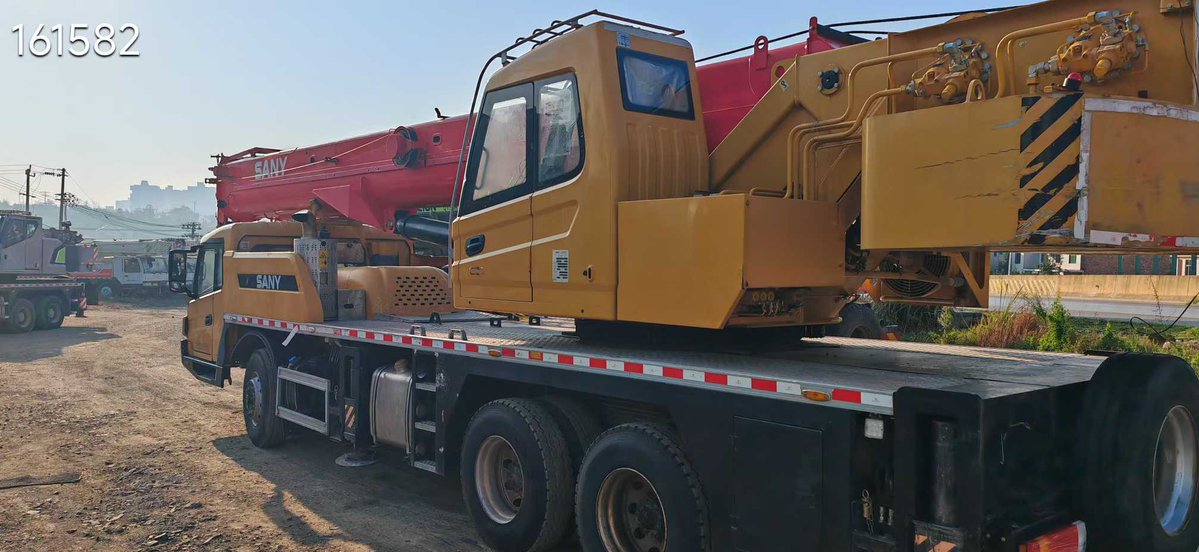 gaoxin992's tweet image. 2021 year Sany 25 ton Truck Crane for sale: Type STC250C5-1, 42.5 meters mainboom, 8 meters jib, original paint, no accident, 3810 hours of operation, price $54000.
More info:en.dindang168.com/g/102200
#cranemachine #truckcrane #Sany #25ton #2021