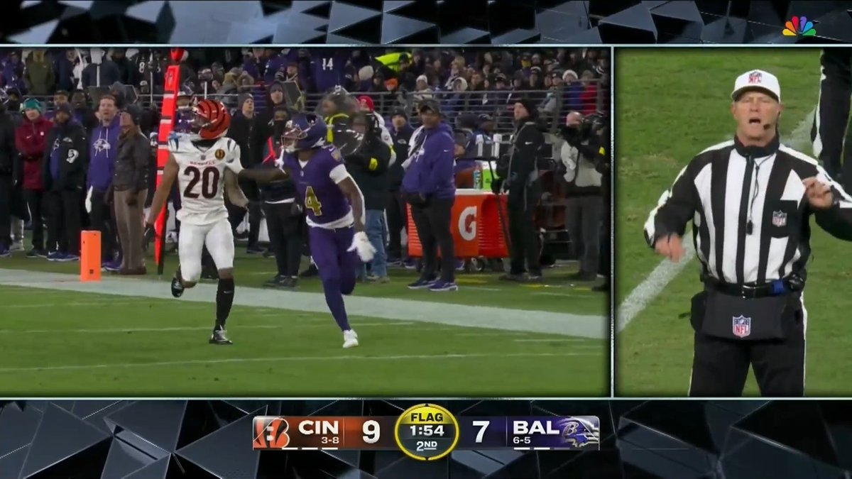 NFLonFOX's tweet image. Do you agree with this offensive pass interference call on Zay Flowers?