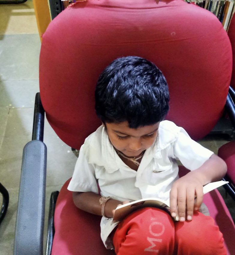 readingkafka's tweet image. “Every child is an artist.” - Picasso. 

Postcards from a rural public library in Sindhanur Taluk, Raichur. 🌷🌿📚🕊️