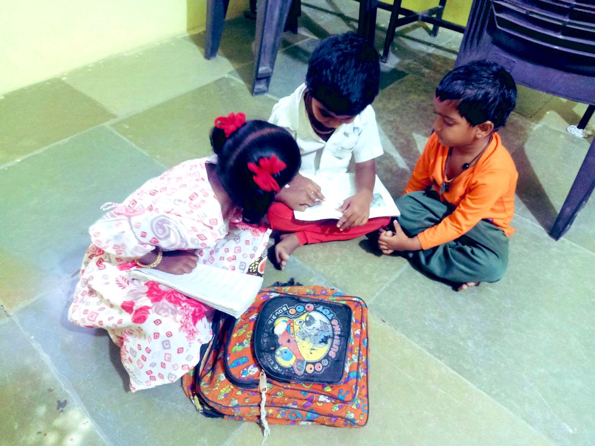 readingkafka's tweet image. “Every child is an artist.” - Picasso. 

Postcards from a rural public library in Sindhanur Taluk, Raichur. 🌷🌿📚🕊️