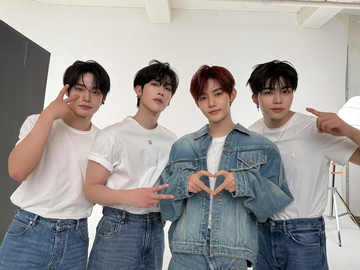 ZB1_jp's tweet image. _📌
 
いよいよ本日11/28(金)発売の「Numéro TOKYO」1・2月合併号特装版(増刊)💍
 
ヒロタカのジュエリーを身につけたKIM JI WOONG、ZHANG HAO、RICKY、PARK GUN WOOKのかっこいい姿をぜひご覧ください👀✨
 
@NumeroTOKYO
#ZEROBASEONE #ZB1 
#ICONIK #ZEROBASEONE_ICONIK