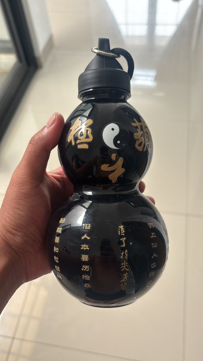 spiyan099's tweet photo. @tanyakanrl Pake tumbler gini aja, yg mau ngambil juga mikir2 pasti, isinya jin soalnya https://t.co/uR6m3oaNmI