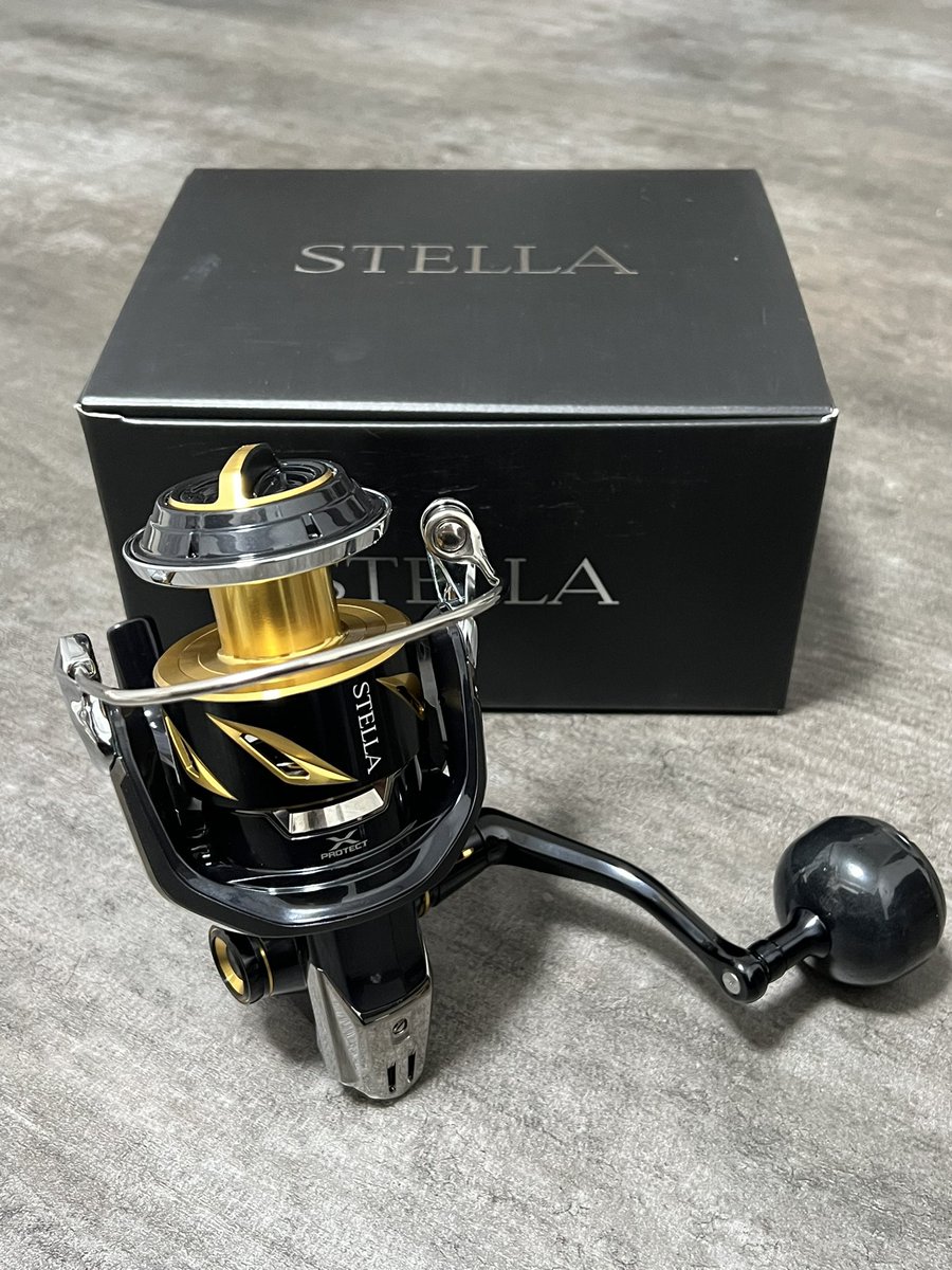 choronpo's tweet photo. SALTIGAを持ってるとSTELLAも欲しくなる、というのはもうラーメンに半チャーハンくらい仕方のない話で...
ずっと機会をうかがっていたところ、ちょうど欲しかった19STELLA SW8000HGの未使用品を発見💡
個人的な感想としては
滑らかさはSTELLA・タフさはSALTIGA
かな？
...10年はもってほしい。 https://t.co/8zhPRMj1Kc