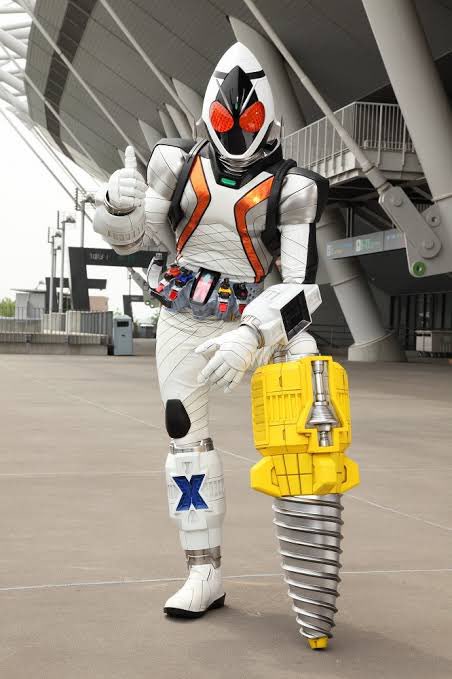 tajimax1968's tweet image. ロケットとドリルモジュールは最初ロケットが脚ドリルが腕だったのを会議でそれは当たり前すぎて面白みに欠けるから逆にしよ！って提案したの思い出した。で、坂本監督にキックで怪人貫通した後地面に刺さってクルクル回っちゃうとか弦ちゃんぽくて良くない？って言ったら拾ってくれて嬉しかった思い出