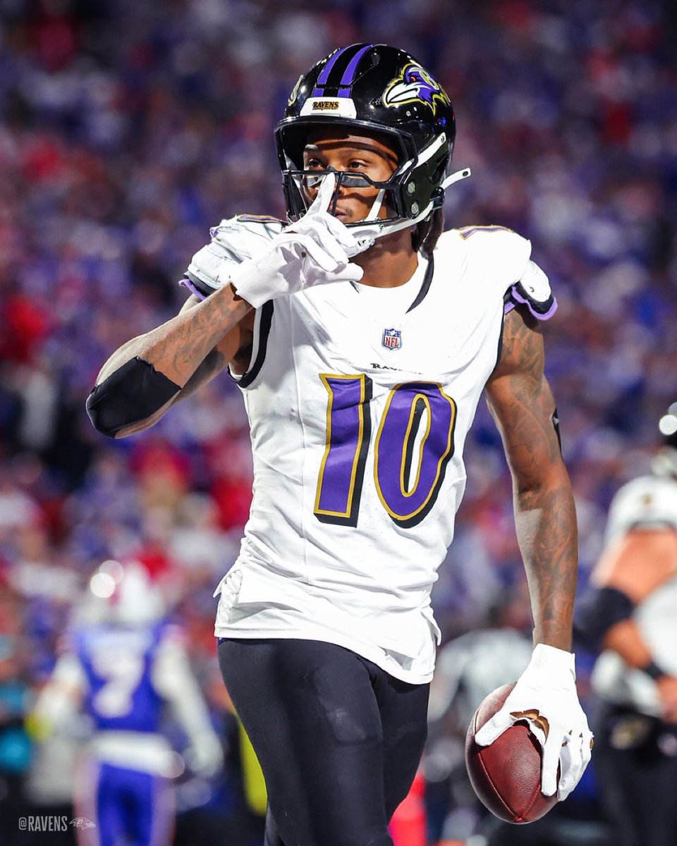 1000 career receptions for DeAndre Hopkins.

Get this man a gold jacket.