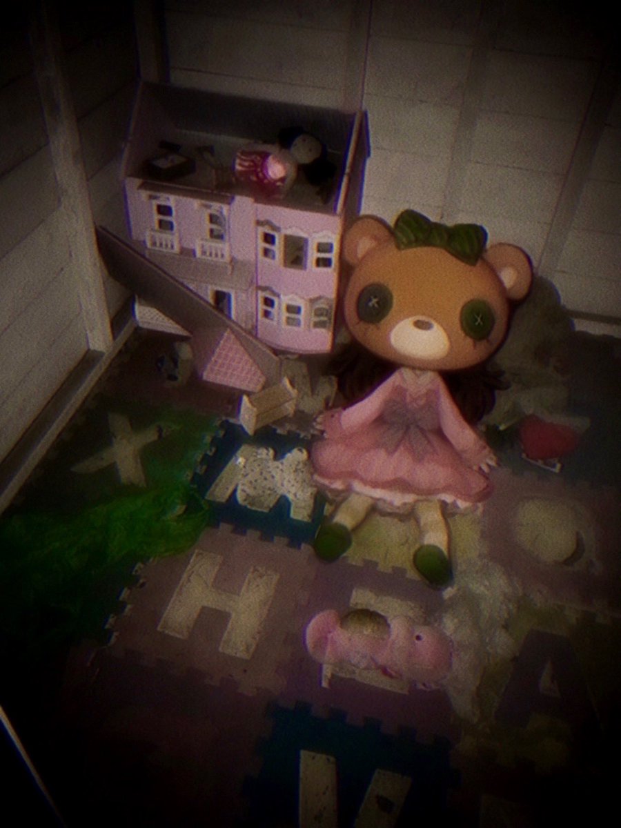lonely attic creatures 🧸 

#needlepix