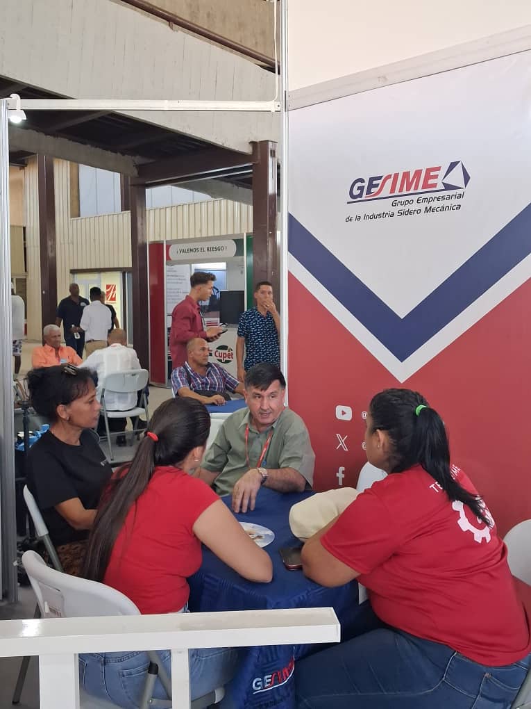 TECNOSIME2's tweet photo. #FIHAV2025:
-Intercambio con el encargado de la Sesión Comercial, de la embajada de Rep. Dominicana y la empresa Metunas.

-Intercambio con el presidente del @osdegesime, @ReinaldoLuisGo1, sobre tareas estratégicas para 2026 y sobre el evento SimeCuba.

  #desarrolloindustrial https://t.co/H3ou22f93w
