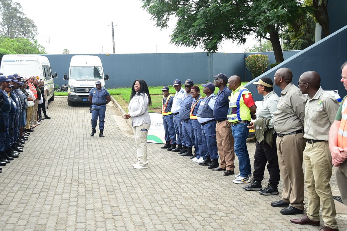 The second leg of #EMIDay took place today in Mthatha, raising the profile of the Green Scorpions and strengthening enforcement through roadside inspections. Protecting the environment helps curb climate impacts and supports sustainable, inclusive growth.
Report: 0800 205 005