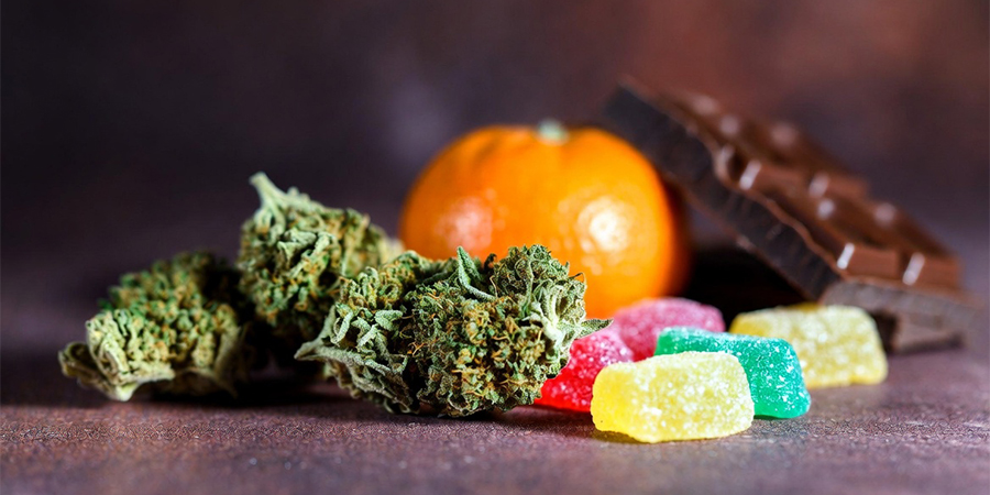 Learn how cannabis may affect people taking antipsychotics, including relapse risks, THC vs CBD differences, common interactions, warning signs, and safer questions to discuss with your psychiatrist before using any product.
cannawayz.com/blog/health-st…