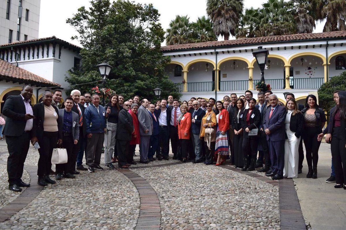 ¡Gracias a todos!

Hoy somos concejales de Bogotá ♥️