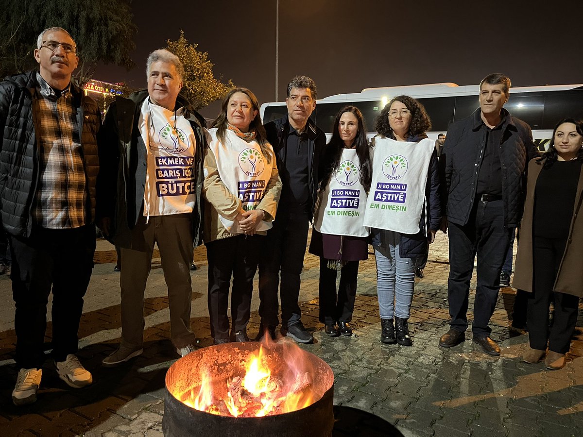 Partimizin "Ekmek ve barış için bütçe" sloganıyla başlattığı yürüyüşün Batman kolu Viranşehir’de büyük bir coşkuyla karşılandı.