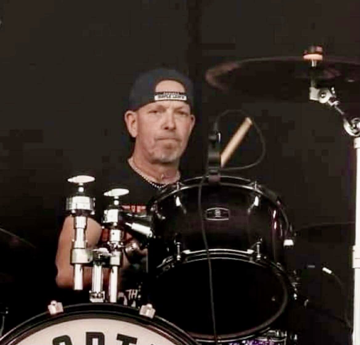 We’d like to welcome our newest band member to the team. Ladies and gentlemen meet Simon Waterhouse. Si is in charge of tub thumbing. For the last couple of months he’s been busy getting to know our set list. #3pieceband #supportlocalmusic #Llanrwst #northwales