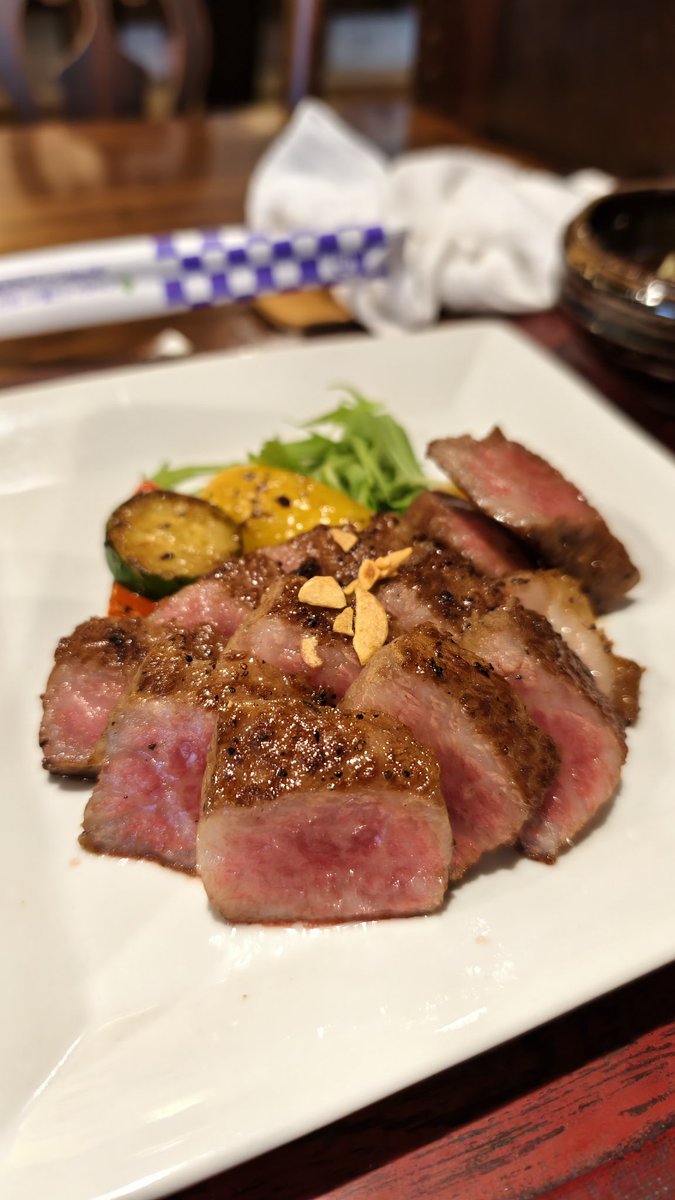 Hokkaido Shiretoko beef/Japanese black wagyu set

 enak bet, murah dan dari fotonya malah daging yang disajikan dapet lebih banyak

📍Kondo 創作和料理近藤