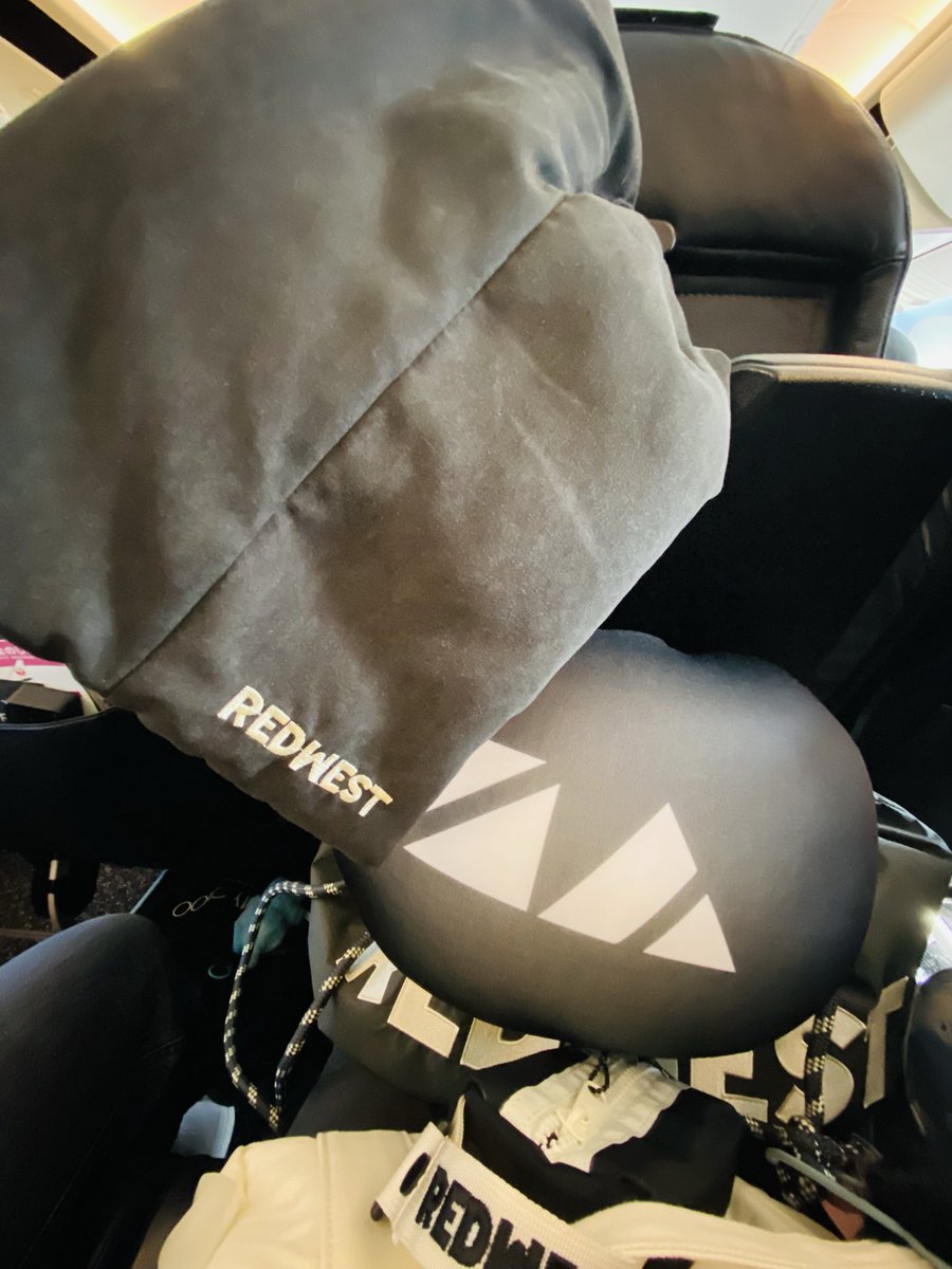 赤西仁 REDWEST アップグレード特典 クッション・マフラー 新品未開封 新品未開封】赤西仁 REDWEST アップグレード特典 クッション マフラー