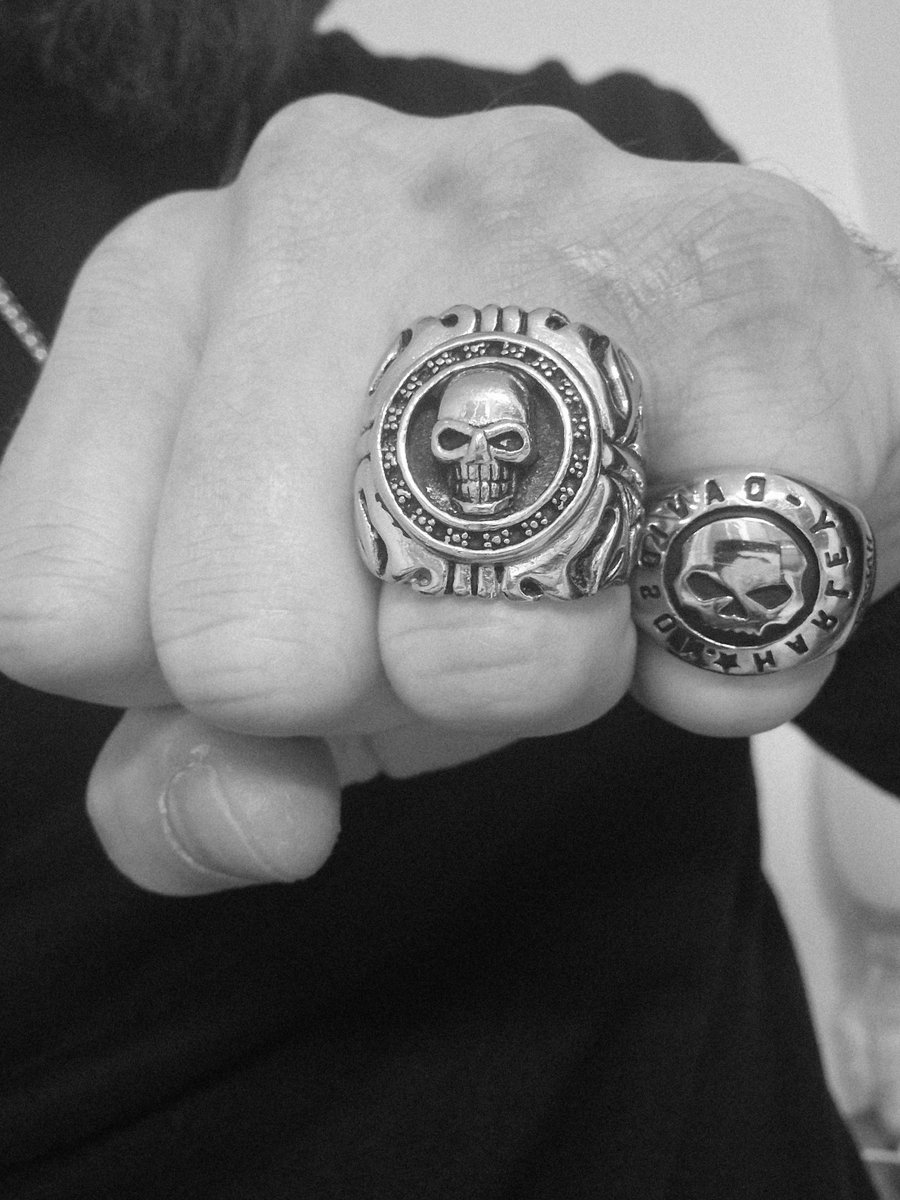 reflet666666666's tweet image. Mes plus vieux amis ici la reconnaîtront 😊 ouii je l es toujours😈