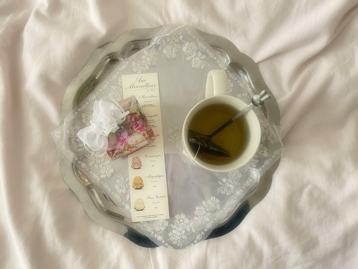 maevaemiliaa's tweet image. day 12: oolong tea, apricot, elderflower, rhubarb &amp;amp; flowers petals 🪽