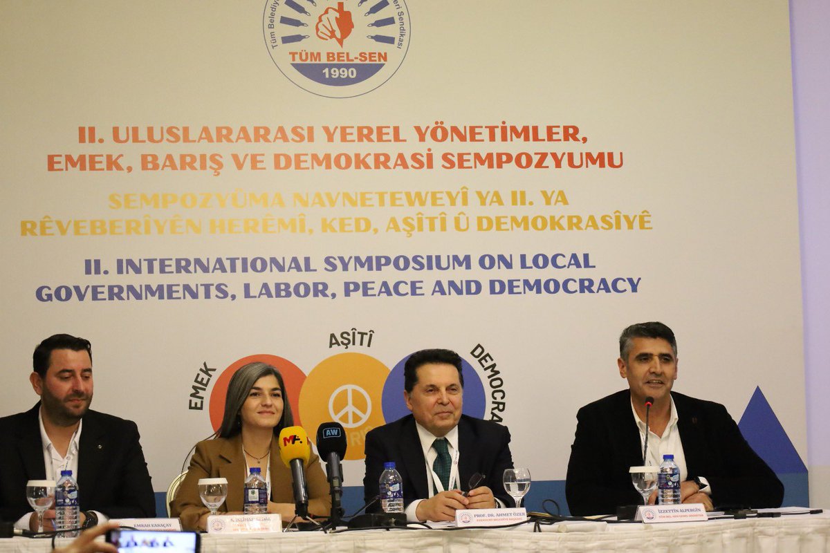 neslihansedal65's tweet photo. Bugün Tüm Bel-Sen’in ikincisini düzenlendiği  ‘Uluslararası Yerel Yönetimler Emek, Barış ve Demokrasi Sempozyumu’na katıldık. “Yerel Demokrasi, Kayyım Uygulamaları ve Çözüm” başlığında sunum yaptık. 

Dünyanın dört bir yanından deneyimlerin aktarıldığı sempozyumda; Kamişlo, Colombia, İrlanda, İskoçyadan aktarımlar yapıldı. Eşbaşkanlık, eşit temsiliyet ve yerel demokrasinin güçlendirilmesi üzerine çok kıymetli tartışmalar yürüttük. 

Sempozyumda emeği geçen, katılım sağlayan ve sabırla bizleri dinleyenlere çok teşekkür ediyoruz. Yerel demokrasinin güçlenmesi, barışın inşası, halkın iradesinin tanınması ile gerçekleşir. 

@tiryaki_rustu #BarışYılmaz @tumbelsenvan @tumbelsen