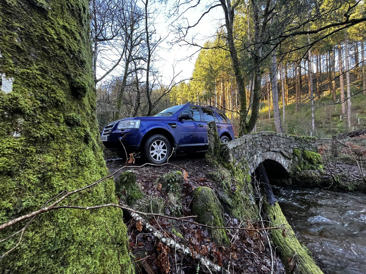 LandyBlog's tweet photo. This old pack horse bridge is only just wide enough for modern traffic.  #landrover #landroverfreelander https://t.co/5JjhYRF5VX